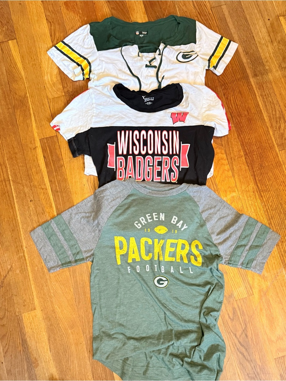 3 pieces Wisconsin and Green Bay Packers Green & Gray Raglan Tee